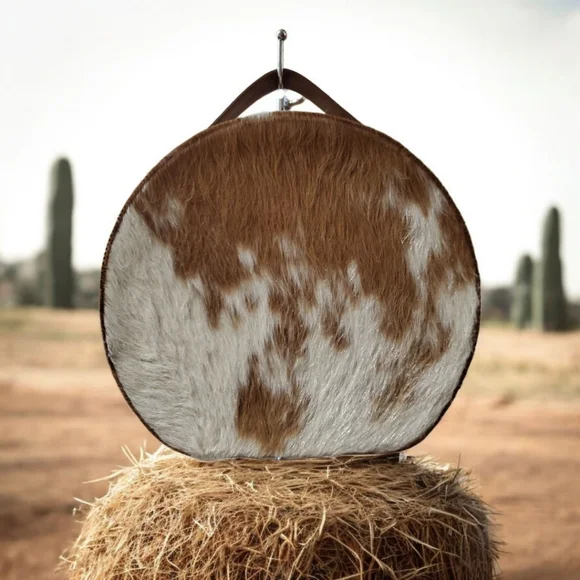 DKNY KOREA SAMPLE Brown & White Plush Hide Texture Canteen Crossbody One Off Bag - Picture 1 of 17